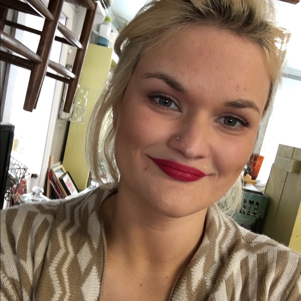 Meet your Posher, Lorraine